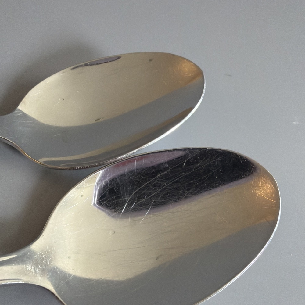 Set of 2 Oneida Deluxe "Tudor" Stainless Tablespoon/Dinner Spoon Discontinued - Picture 4 of 8